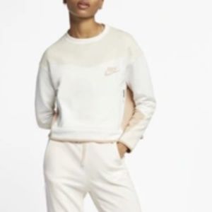 Nike crewneck dry fit material with zippered pockets.